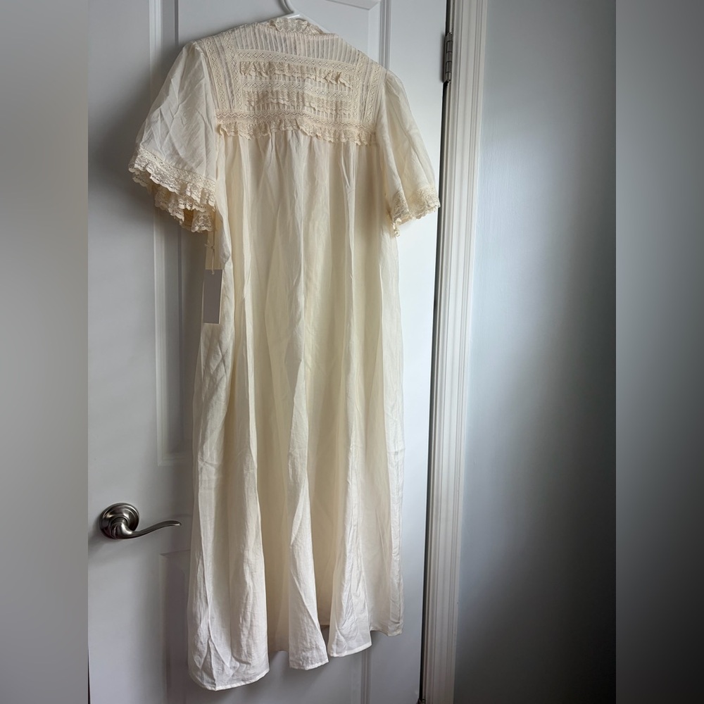 NWT Camellia Cream Lace-Trim Nightgown Chemise Robe - Picture 7 of 8